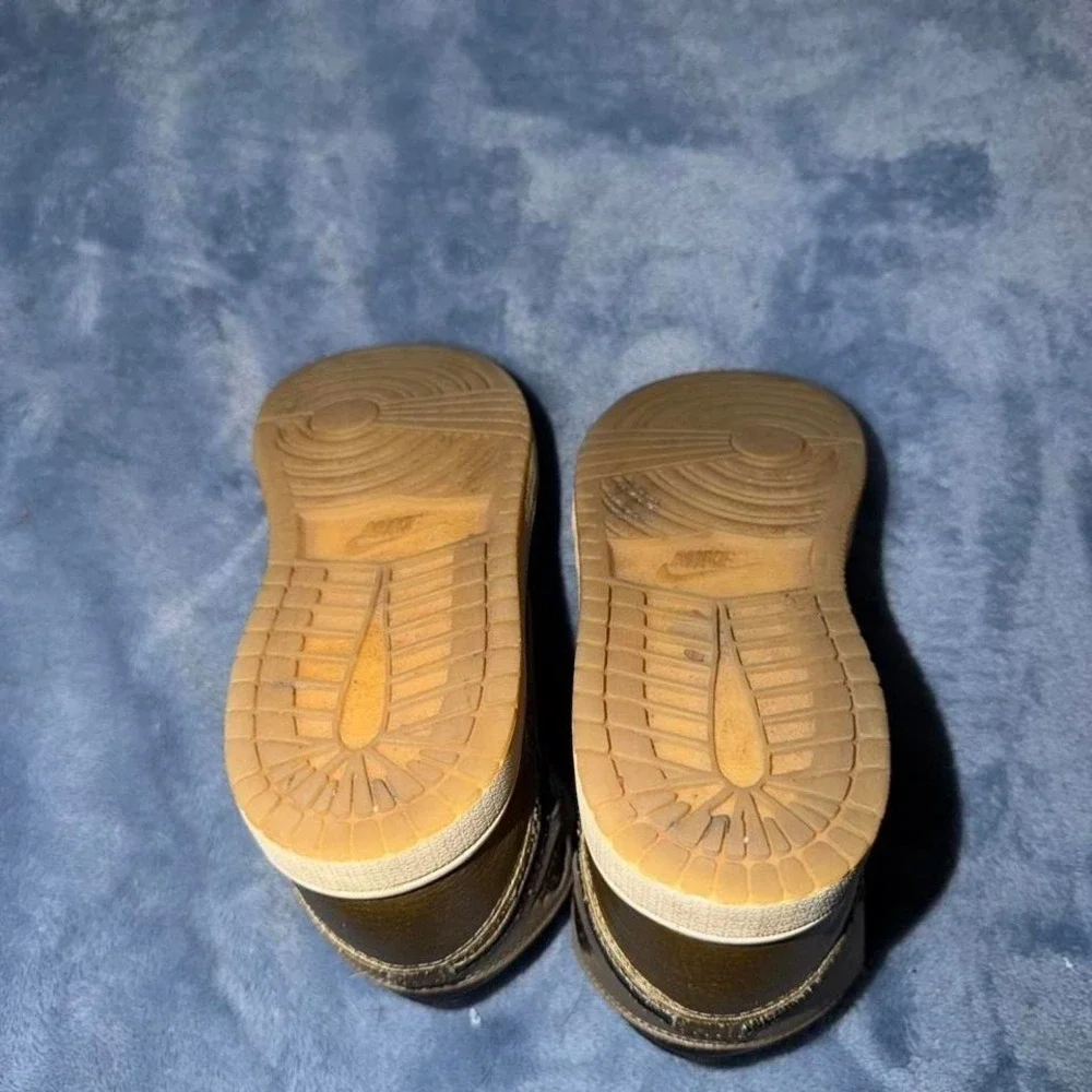 Jordan 1‎ Retro High OG black and gold trainers kids size 13c